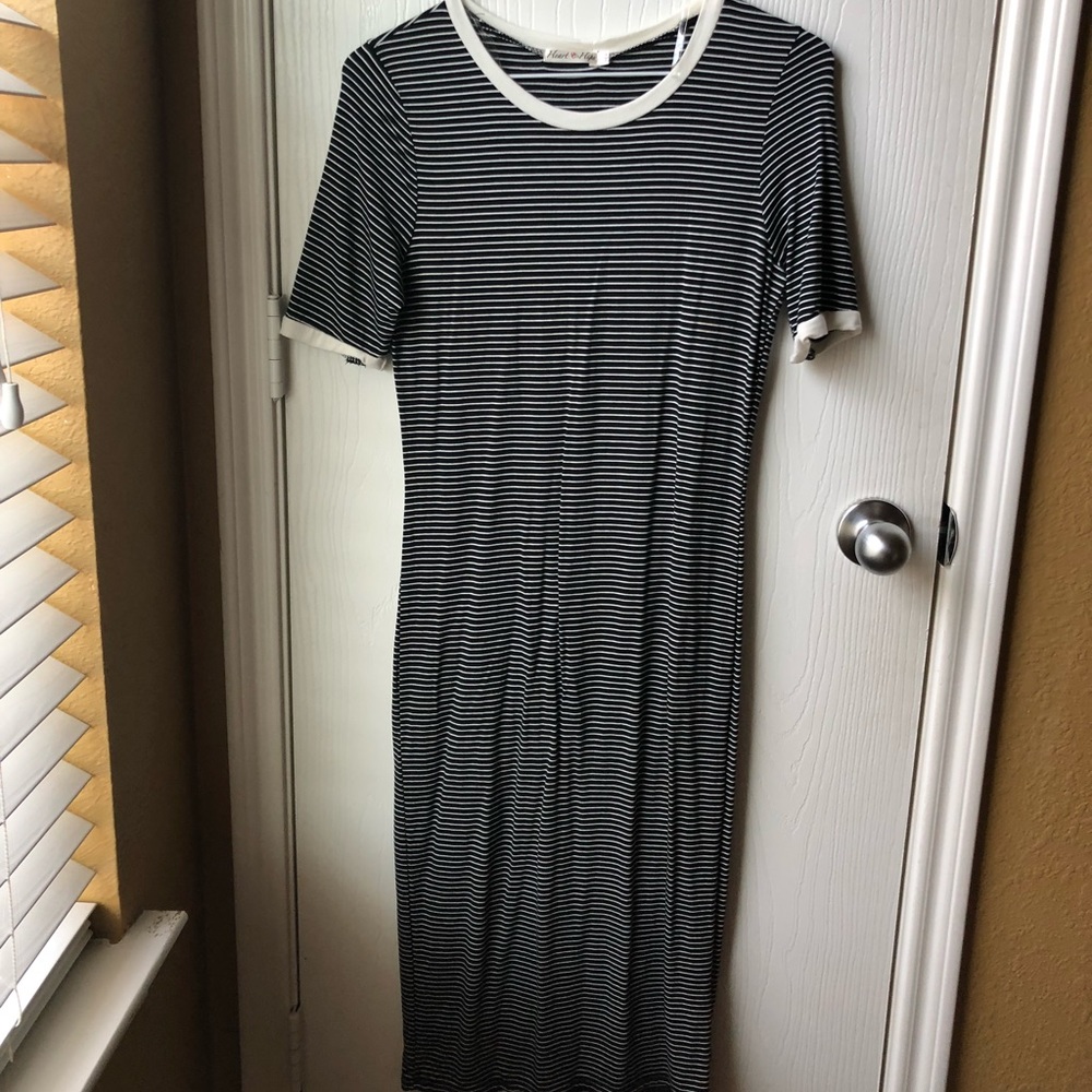 Striped dress( can fit a person with m)